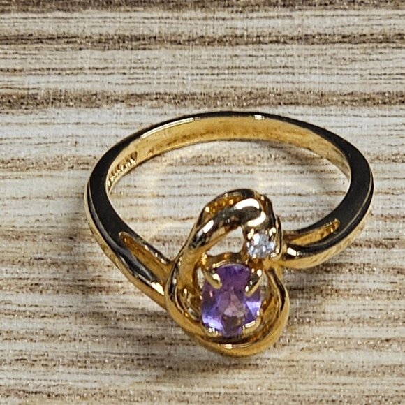 Gold tone Ring with Amethyst in the Center. Birthstone Ring!! Size - 7 - Picture 9 of 10